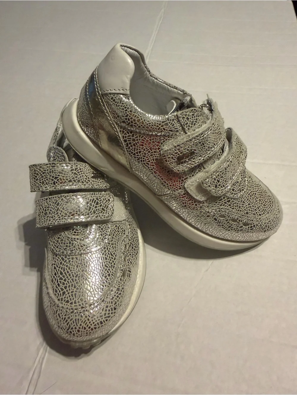 Lasocki kids European sneakers with silver crocodile skin texture size 28 US 11